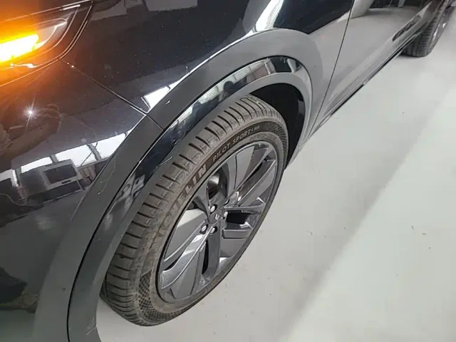 Li Auto L7 — Фото автомобиля 24