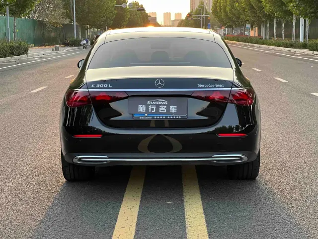 Mercedes-Benz E-Class — Фото автомобиля 18