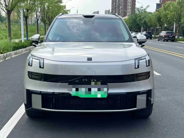 Lynk & Co 900 — Фото автомобиля 2