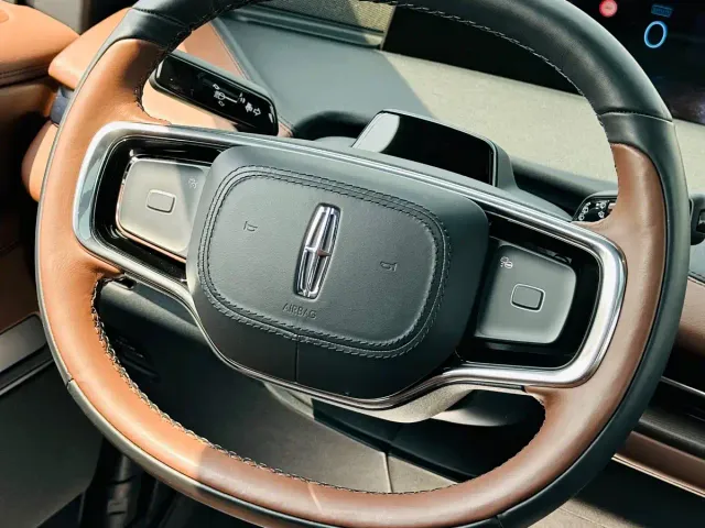 Lincoln Navigator — Фото автомобиля 23