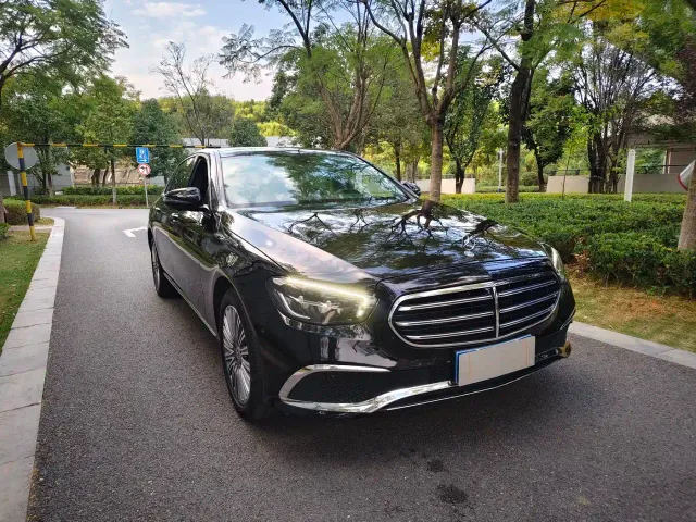 Mercedes-Benz E-Class — Фото автомобиля 3