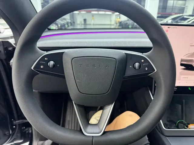 Tesla Model Y — Фото автомобиля 5