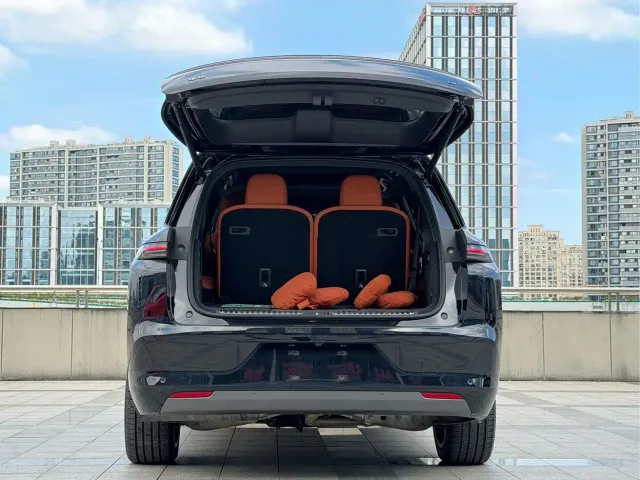 Li Auto L8 — Фото автомобиля 9