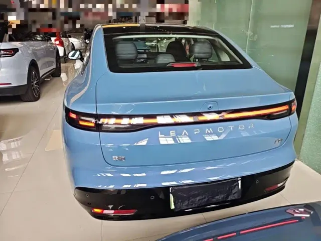 Leapmotor B01 — Фото автомобиля 5
