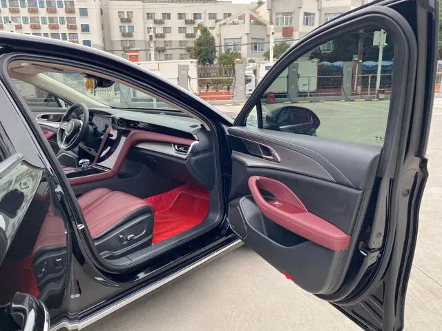 Hongqi H5 — Фото автомобиля 14