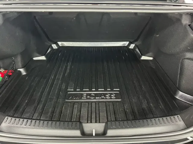 Mercedes-Benz E-Class — Фото автомобиля 27