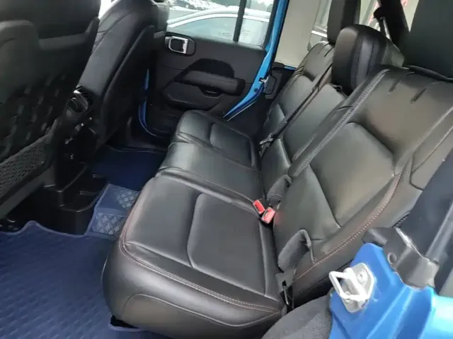 Jeep Wrangler — Фото автомобиля 16