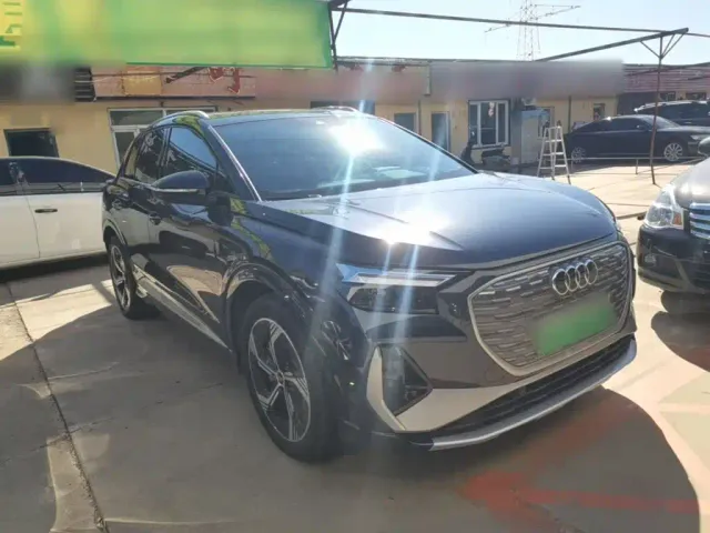 Audi Q4 e-tron — Фото автомобиля 3
