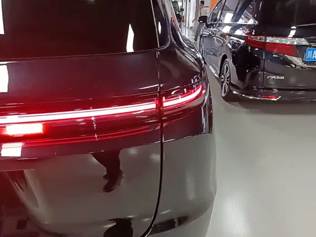 Li Auto L9 — Фото автомобиля 7
