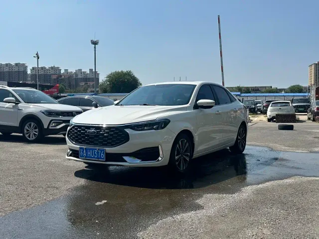 Ford Escort — Фото автомобиля 2
