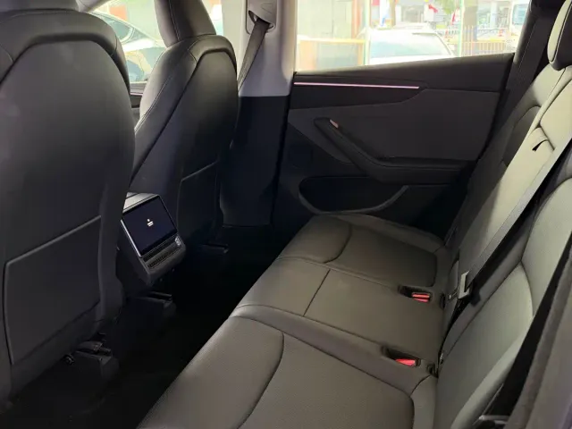 Tesla Model Y — Фото автомобиля 7