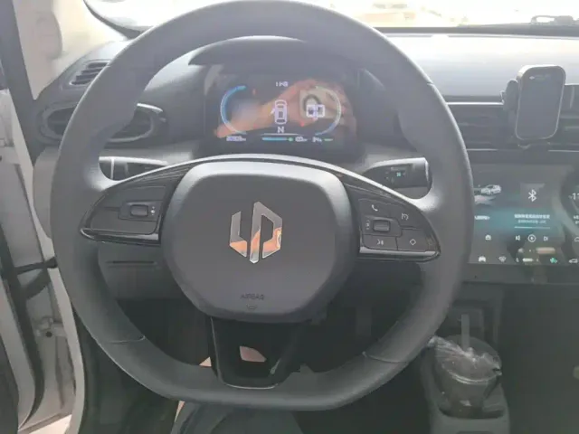 Leapmotor T03 — Фото автомобиля 10