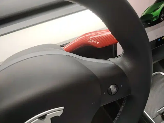 Tesla Model Y — Фото автомобиля 13