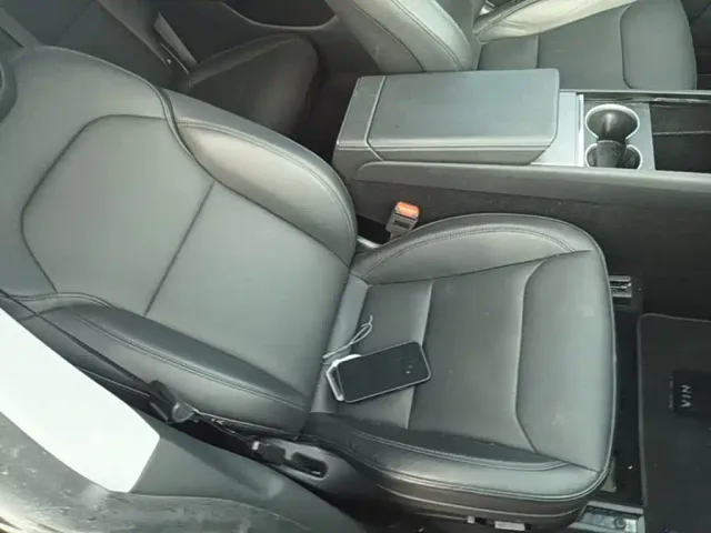 Tesla Model Y — Фото автомобиля 24