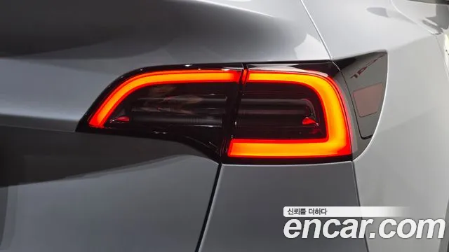 Tesla Model Y — Фото автомобиля 5