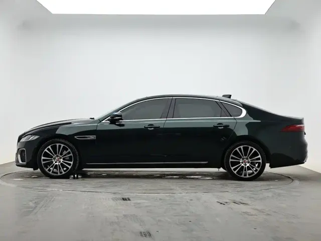 Jaguar XFL — Фото автомобиля 6