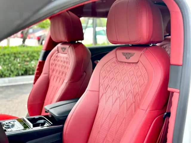 Bentley Flying Spur — Фото автомобиля 12