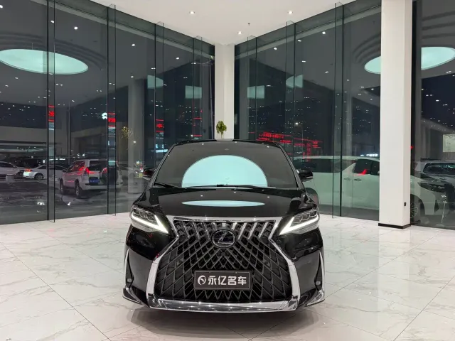 Фотография автомобиля — Lexus LM