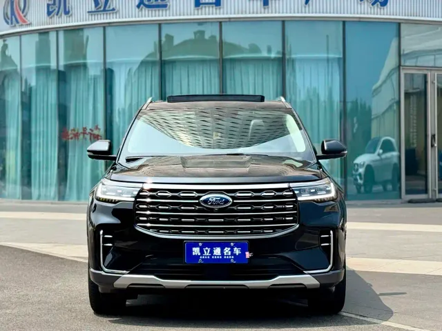 Ford Explorer — Фото автомобиля 2