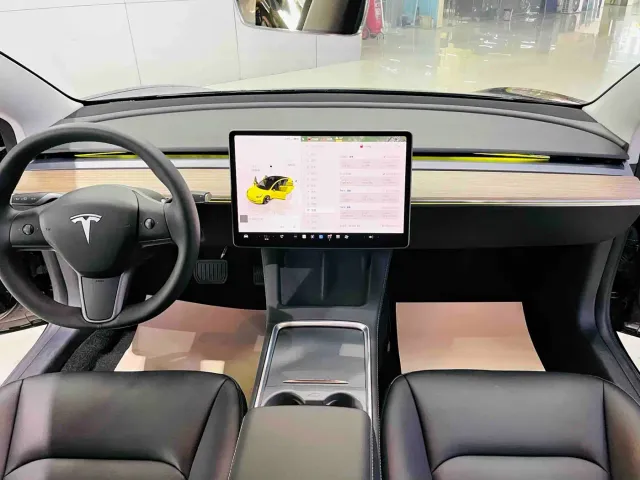 Tesla Model 3 — Фото автомобиля 13