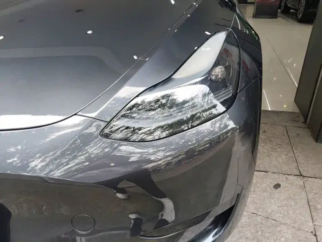 Tesla Model Y — Фото автомобиля 23