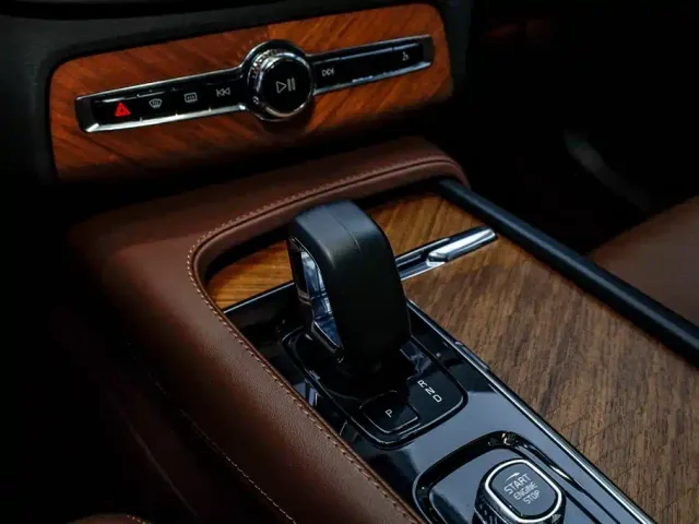 Volvo XC90 — Фото автомобиля 28