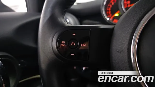 Mini Cooper Cooper 5 дверей Classic — Фото автомобиля 16