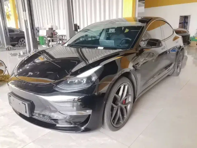 Фотография автомобиля — Tesla Model 3
