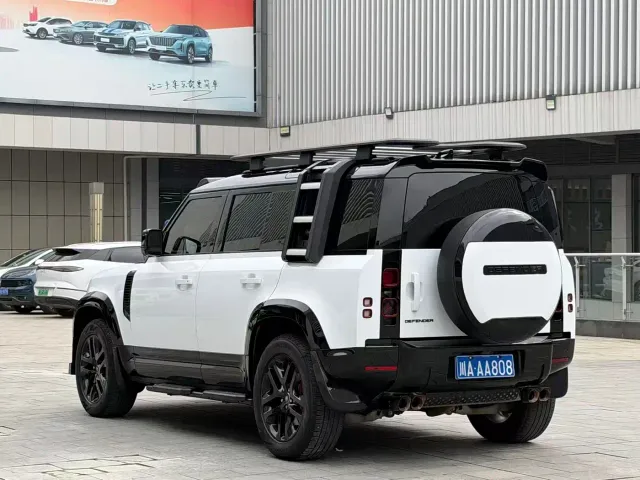 Land Rover Defender — Фото автомобиля 8