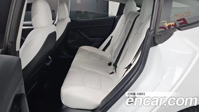 Tesla Model 3 — Фото автомобиля 10