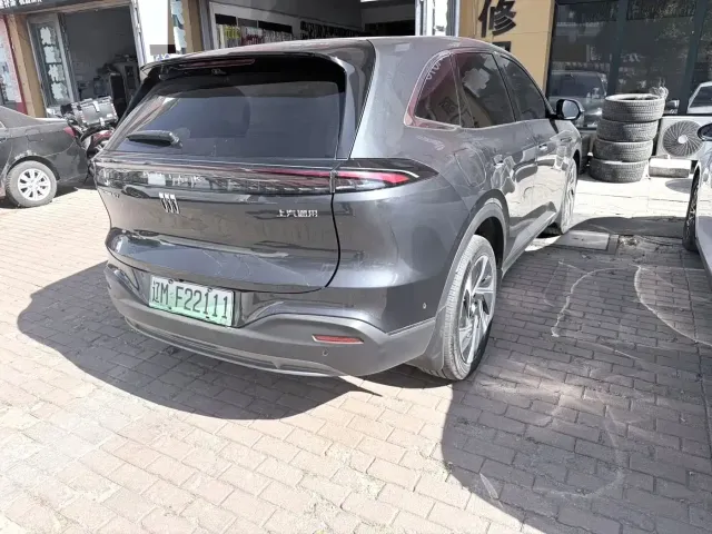 Buick Zhijing E7 — Фото автомобиля 3