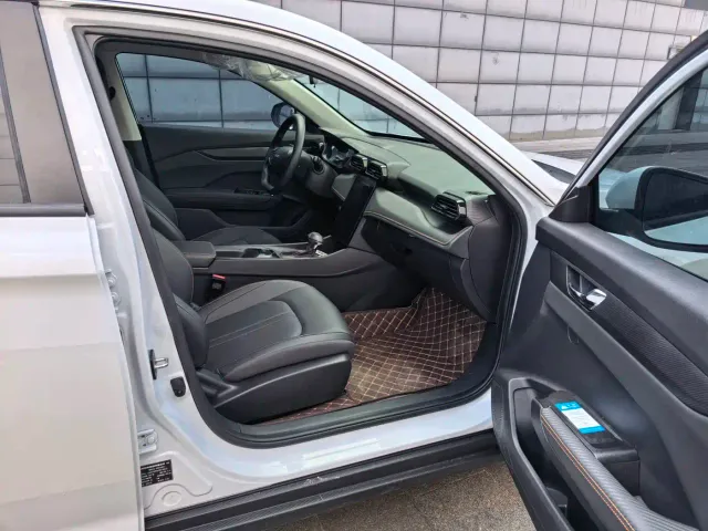 Dongfeng Yixuan — Фото автомобиля 11