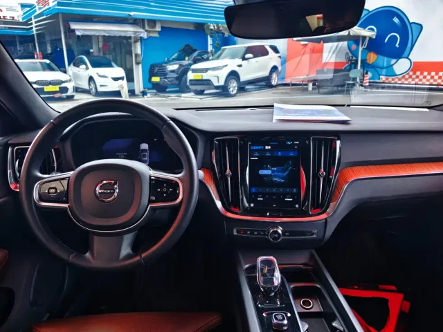 Volvo S60 — Фото автомобиля 5