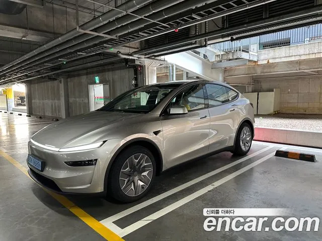 Tesla Model Y — Фото автомобиля 17