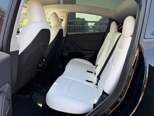 Tesla Model Y — Фото автомобиля 12