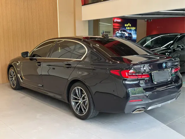 BMW 5 Series — Фото автомобиля 18