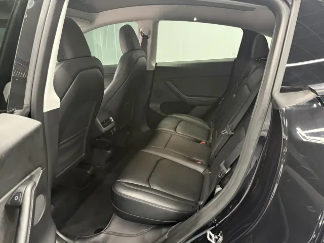 Tesla Model Y — Фото автомобиля 6