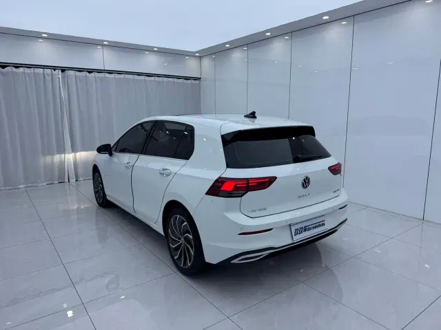 Volkswagen Golf — Фото автомобиля 6