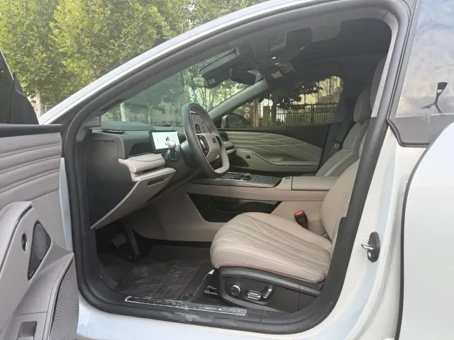 Geely Galaxy Xingyao 8 — Фото автомобиля 4