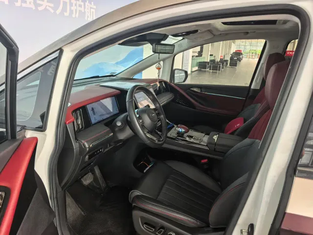 GAC Trumpchi E9 — Фото автомобиля 24