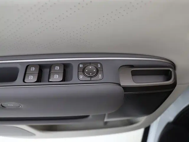 Li Auto MEGA — Фото автомобиля 13