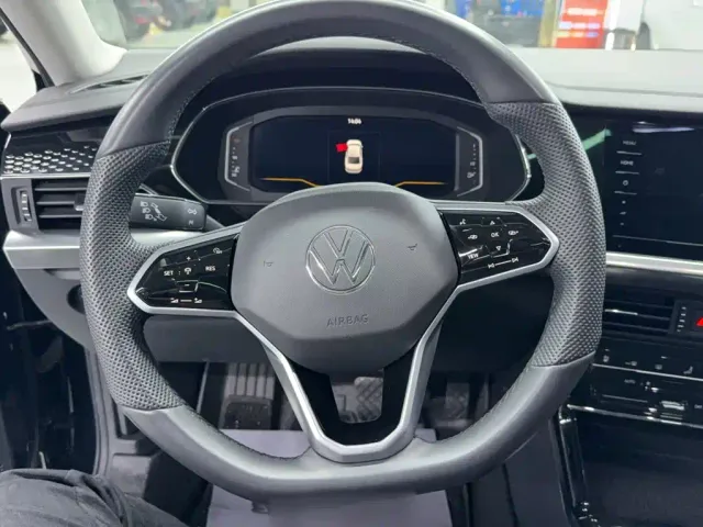 Volkswagen Passat — Фото автомобиля 4