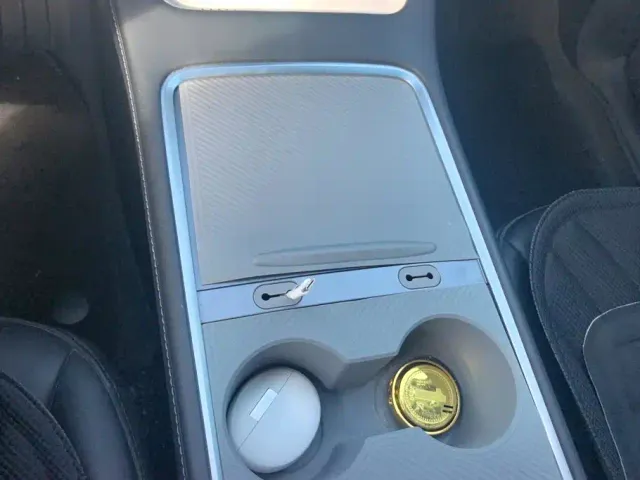 Tesla Model Y — Фото автомобиля 16