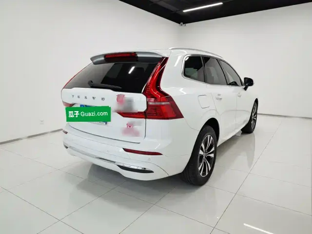 Volvo XC60 — Фото автомобиля 4