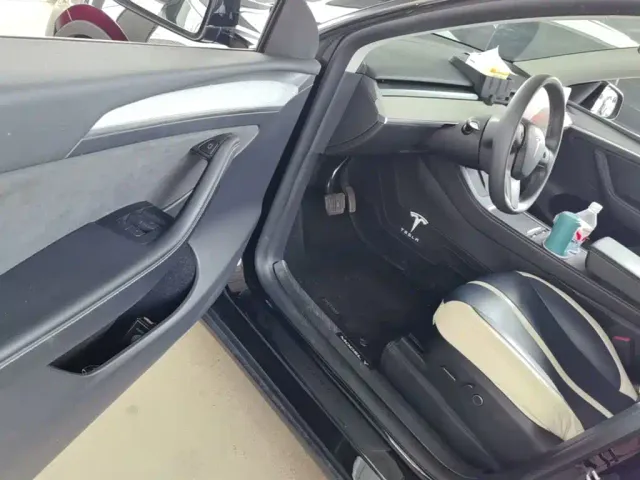 Tesla Model Y — Фото автомобиля 15