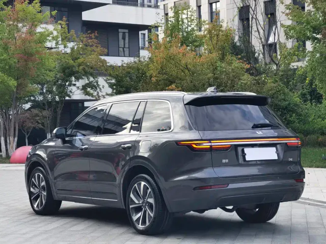 Li Auto ONE — Фото автомобиля 7