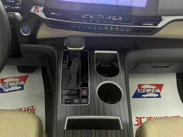 Toyota Sienna — Фото автомобиля 13