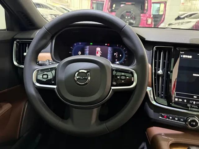 Volvo S90 — Фото автомобиля 14