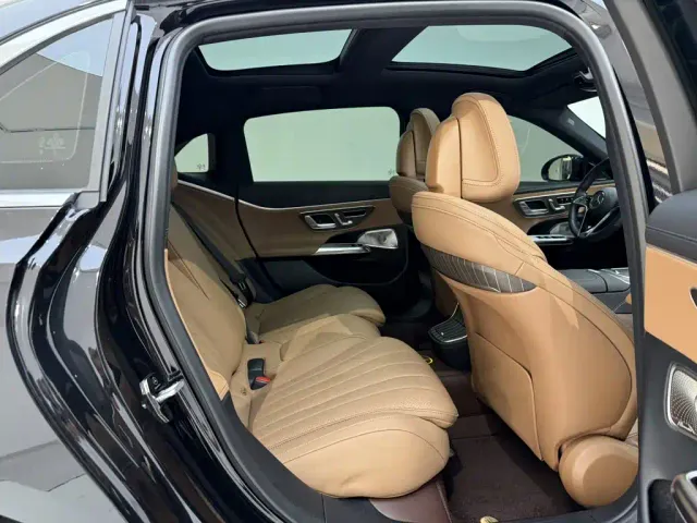 Mercedes-Benz E-Class — Фото автомобиля 27