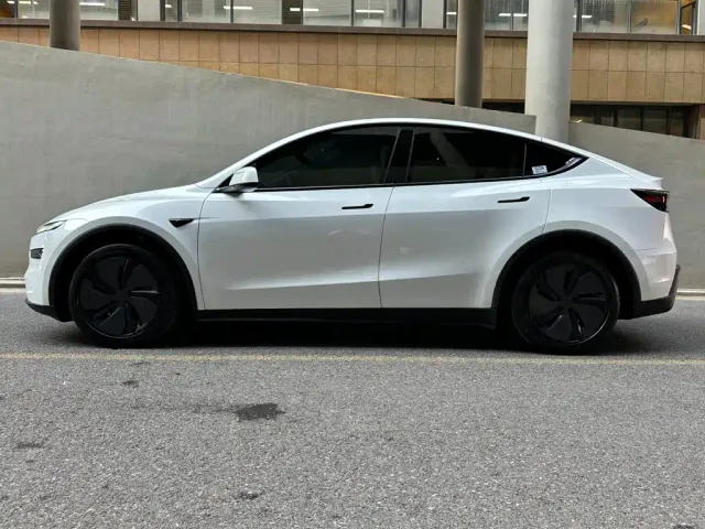 Tesla Model Y — Фото автомобиля 3